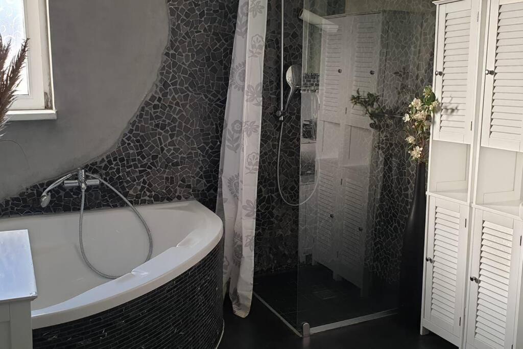 Charmante Haushaelfte Mit Garten Und Terrasse 플렌스부르크 외부 사진