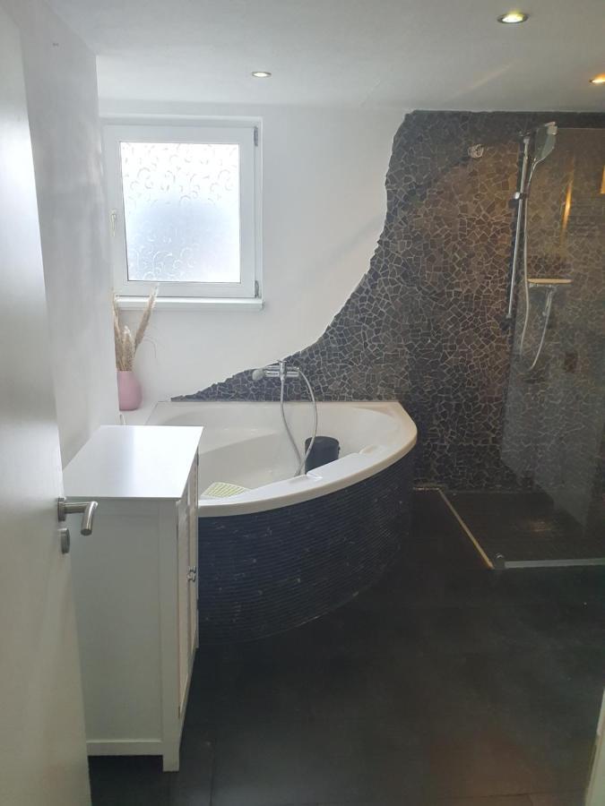 Charmante Haushaelfte Mit Garten Und Terrasse 플렌스부르크 외부 사진